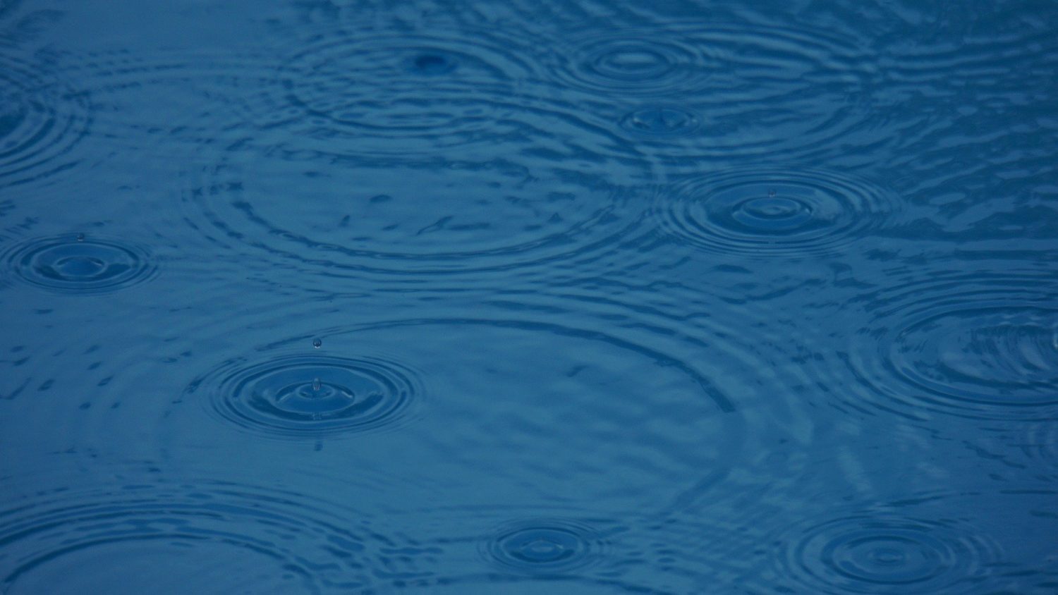 Quels sont les produits d&rsquo;entretien essentiels au bon fonctionnement de votre piscine ?