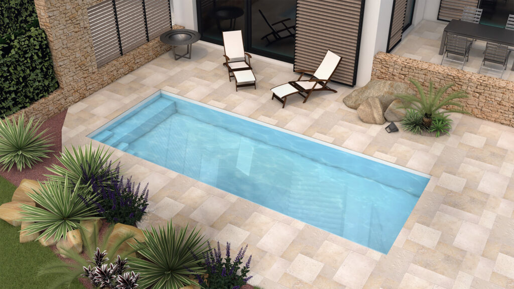Piscine rectangulaire turquoise sur terrasse en pierre avec transats et plantes exotiques
